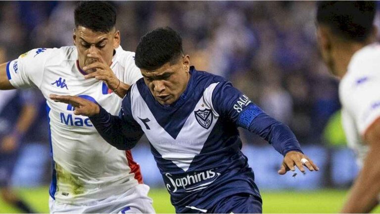 velez-sufrio-para-conseguir-el-triunfo-lo-llevo-otra-vez-a-lo-mas-alto