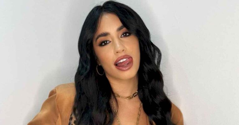por-que-lali-esposito-se-hizo-hincha-de-river:-me-extorsionaban-con