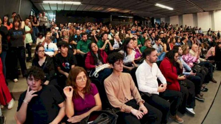 llaryora-relanza-el-ppp-para-reafirmar-el-«gen-cordobesista»:-como-acceder-a-la-edicion-2024-del-programa-primer-paso?