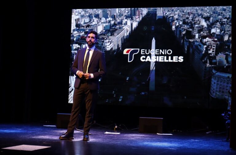 Uno de los fundadores de La Libertad Avanza rompió con Milei: «Se llenó de aplaudidores y obsecuentes»