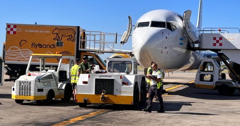 Un avión que volaba hacia Córdoba debió desviarse y aterrizar en el aeropuerto de Ezeiza por una novedad técnica