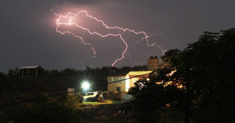 Hay alertas amarilla y naranja por fuertes tormentas en el norte del país
