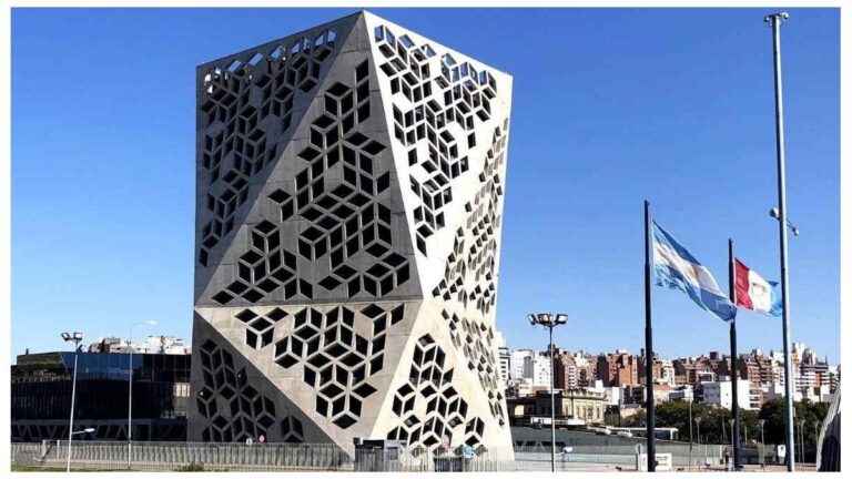 Córdoba redujo el gasto sin haber recortado la obra pública y la inversión social