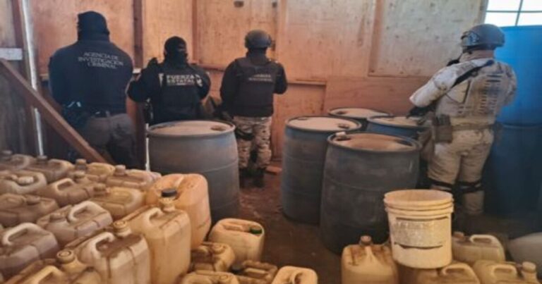 Aseguran más de 20 mil litros de huachicol tras doble cateo en Baja California