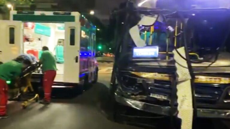 Fuerte choque de colectivos en Belgrano dejó 4 heridos