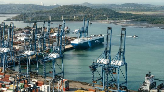 China crítica el acuerdo de venta de puertos en Panamá a BlackRock
