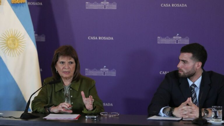 Patricia Bullrich presentó la Ley Antibarras: «Mi total solidaridad con Pablo Grillo»