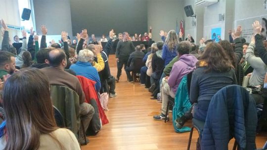 Tras un mes de negociaciones, la UEPC acepta la oferta salarial del Gobierno provincial