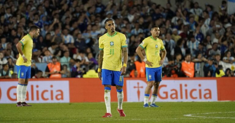 Qué dijo el DT del Barcelona sobre Raphina tras la goleada de la Selección Argentina a Brasil