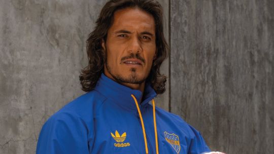 Un ex ídolo de Boca bancó a Cavani: «Siempre trabaja para el equipo»