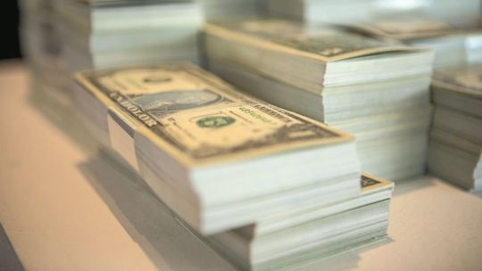 A cuánto cerró el dólar blue hoy, martes 15 de abril de 2025