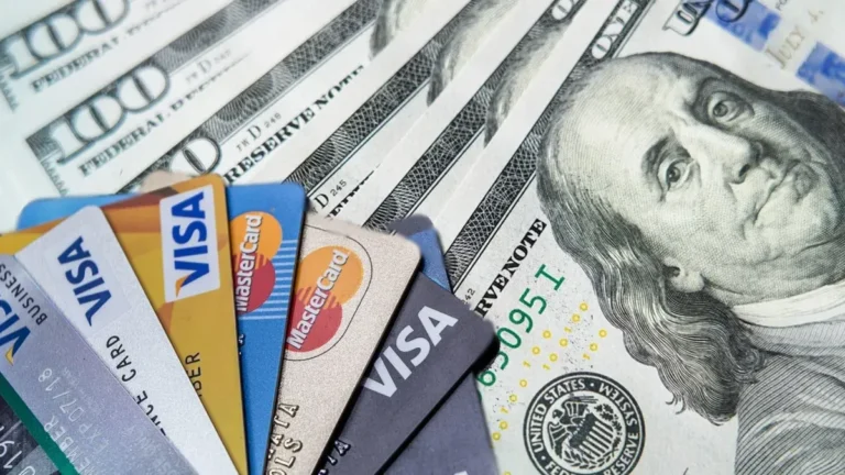 Chau cepo: cómo pagar gastos en dólares de la tarjeta de crédito en abril