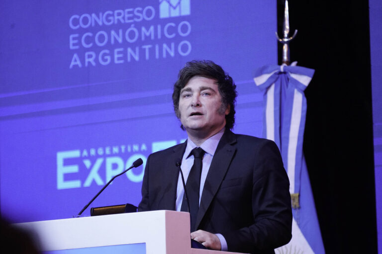 Los «aplaudidores» del caos y la confusión