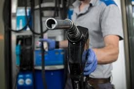 El gobierno aumentó este domingo la nafta y el gasoil