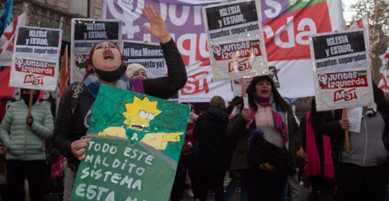Ni una menos con la heladera vacía. Violencia económica y maternidades solas