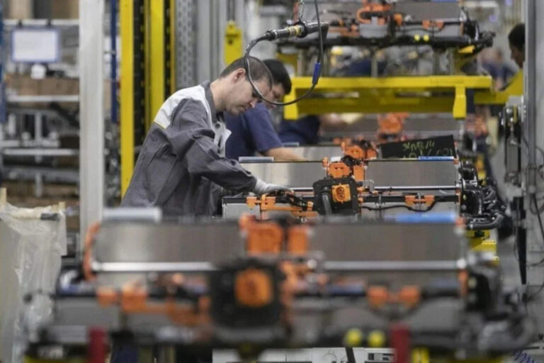 La industria, construcción y minería crecieron fuertemente en abril