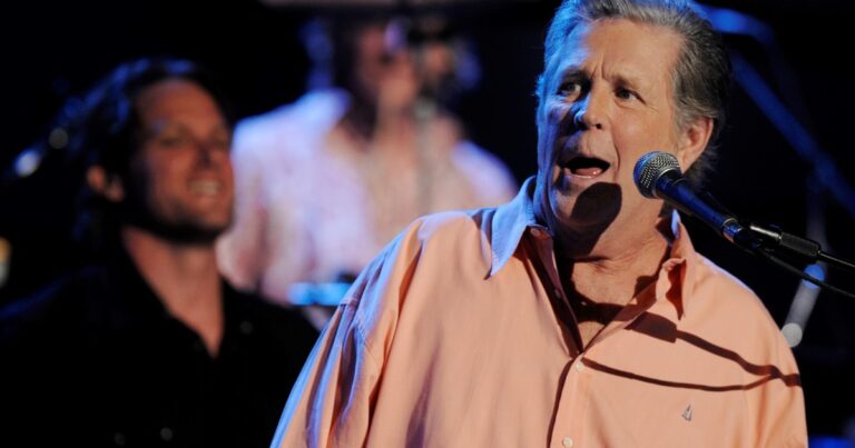 La historia de Brian Wilson: drogas, electroshocks y el fantasma del padre