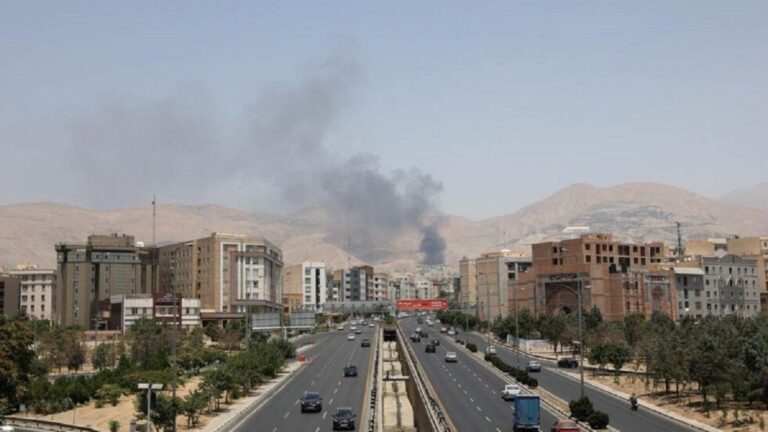 El Gobierno ordenó evacuar la embajada argentina en Irán, en medio de la escalada con Israel