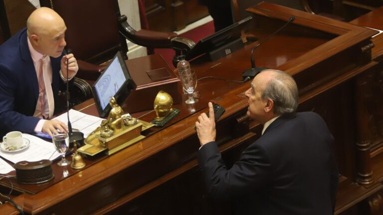 Guillermo Francos levantó la sesión de defensa de gestión: «No tolero la falta de respeto»