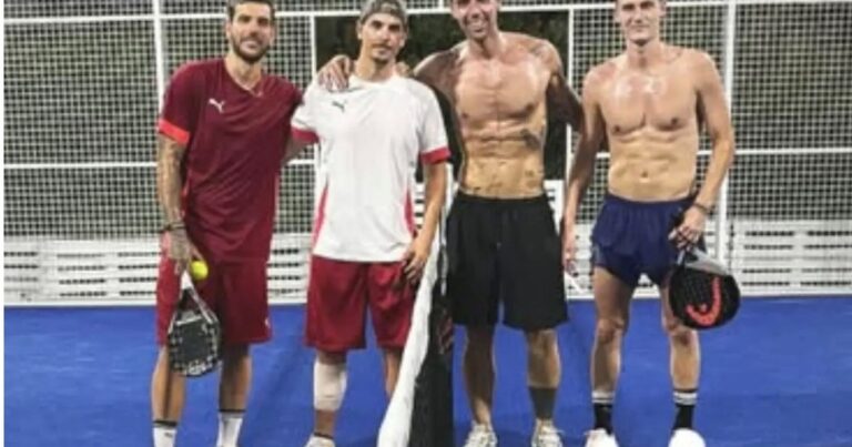 Pavard fue visto jugando al pádel a días de su ausencia en el Mundial de Clubes por lesión