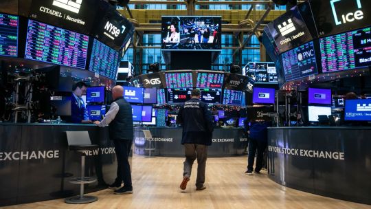 Se hundieron acciones y bonos argentinos en Wall Street tras el revés del Gobierno en el Senado