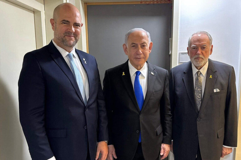 Histórico: Trump envió a su embajador al juicio contra Netanyahu para dar su apoyo