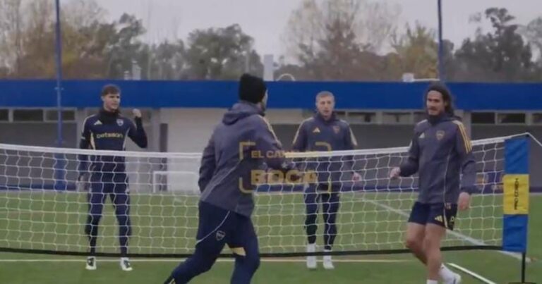 Video: Cavani y Paredes, dos viejos conocidos que volvieron a ser socios en la práctica de Boca