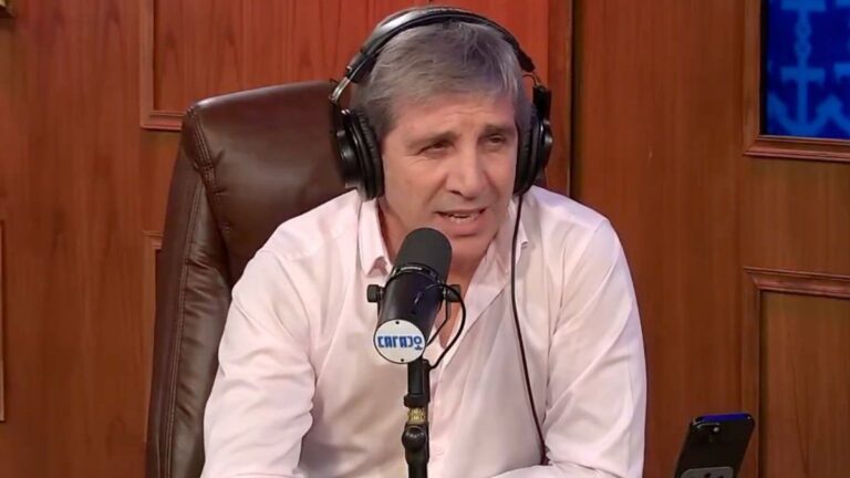 Luis Caputo, en plena disparada: «No sé por qué se enojan con nosotros cuando sube el dólar»