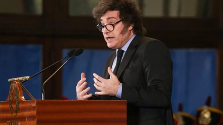 Javier Milei evitó referirse a las coimas: se centró en las tasas de interés que suben por el «riesgo kuka»