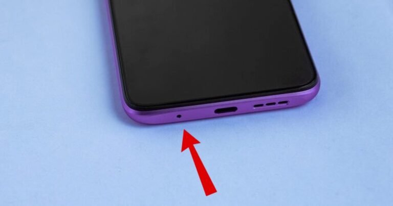 El pequeño orificio en tu celular que pocos cuidan y para qué sirve realmente