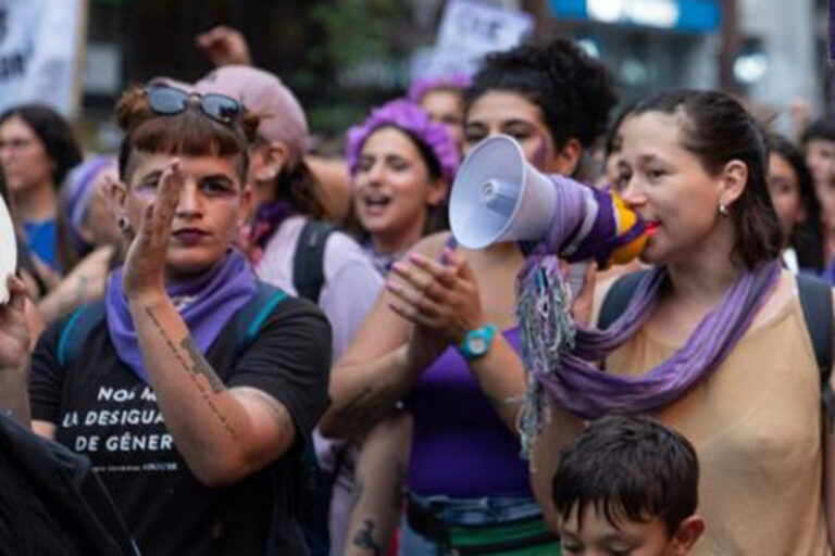 Feministas exigen más dinero público para mantener sus negociados