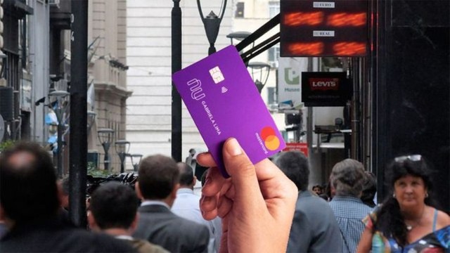 Nubank planea desembarco en Argentina y promete sacudir a Mercado Pago