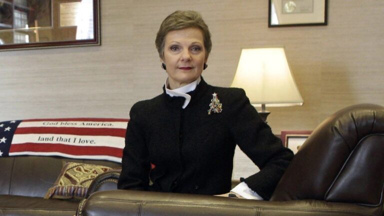 Juicio por YPF: la jueza Preska rechazó el pedido de Argentina, que tendrá que entregar chats de Luis Caputo y Sergio Massa