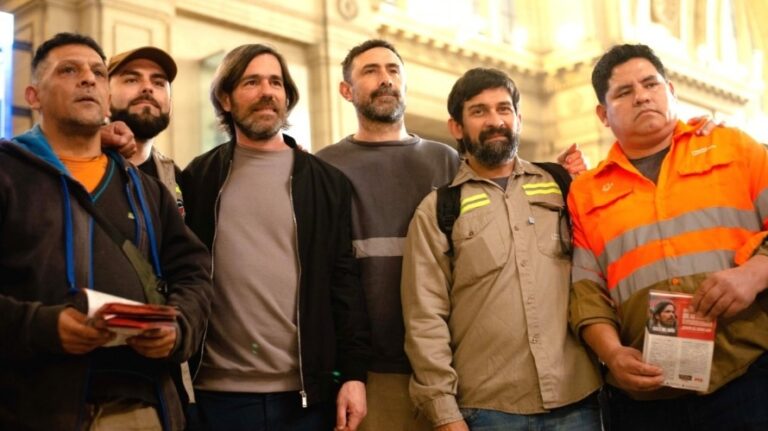 Constitución: trabajadores ferroviarios difundieron las propuestas de la izquierda junto a Nicolás del Caño