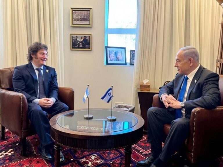 Grabois denunció que Milei se quedó con un millón de dólares que le dio Israel