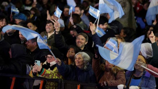 Amplio triunfo del peronismo por 14 puntos de diferencia: Fuerza Patria 47,25% y LLA 33,72%