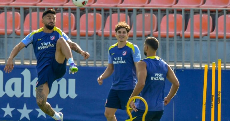 Simeone avisó que Julián Álvarez «sigue con molestias» y es duda para visitar al Mallorca