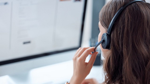 Qué sueldo cobra un trabajador de call center en octubre 2025, según las horas semanales
