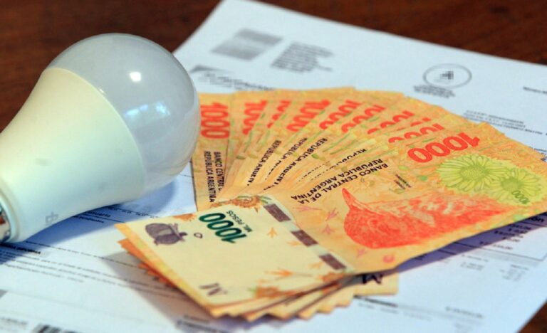 Aumenta la luz para los hogares pero se favorece a las grandes industrias