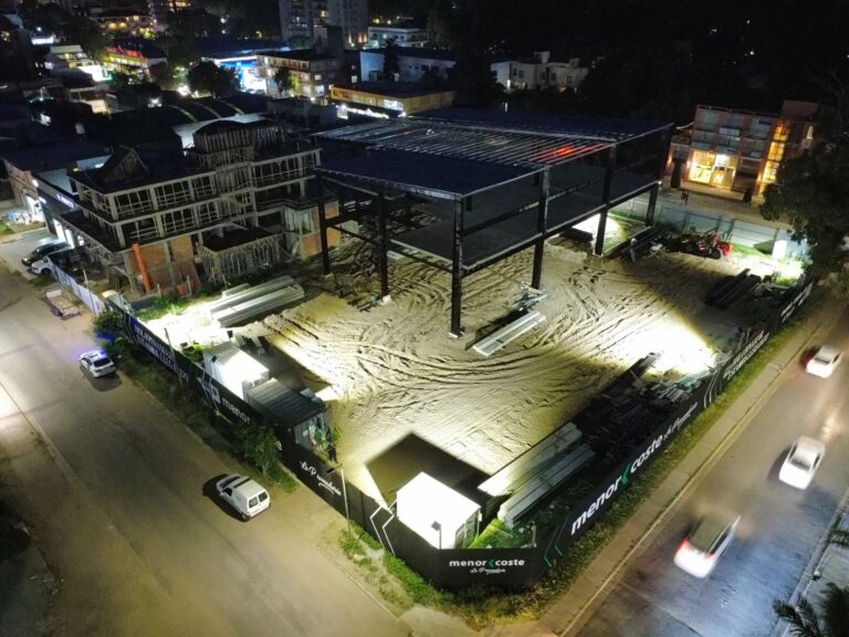 Pinamar: una persona que trabajaba en una obra en construcción murió tras caer al vacío