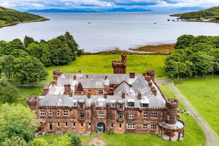 Este castillo europeo congelado en el tiempo que se vende por más de US$1 millón