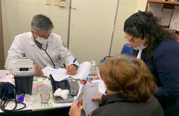 Adultos mayores en operativo sanitario integral en el Hospital Eliseo Cantón de Lules