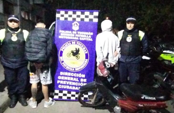 Efectivos de la Patrulla Motorizada Capital durante un procedimiento policial en Tucumán