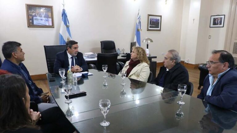 Reunión del ministro de Salud Pública con miembros de la Sociedad de Oftalmología de Tucumán