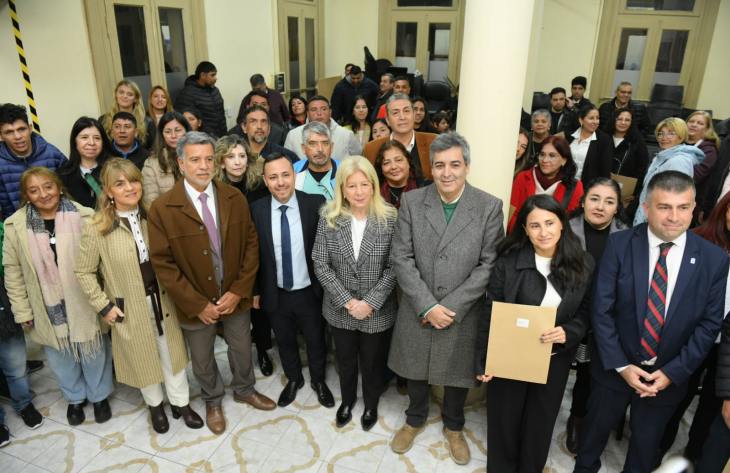 Entrega de personerías jurídicas en Casa de Gobierno de Tucumán