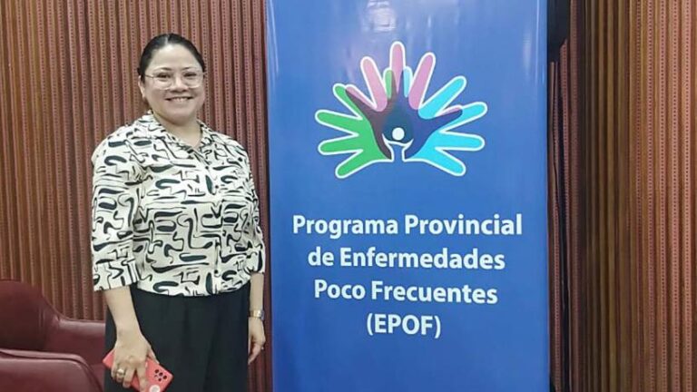 Doctora Mariana Leguizamón junto a equipo médico en el Hospital del Niño Jesús de Tucumán