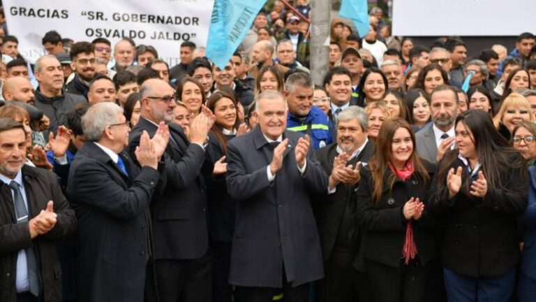 Gobernador Osvaldo Jaldo durante su actividad semanal en Tucumán