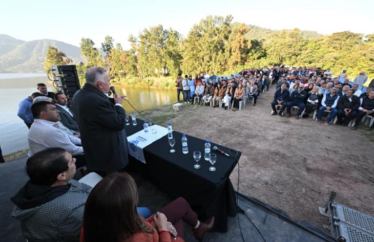 Gobernador Osvaldo Jaldo en el acto de reparación de la Represa Lateral N° 3 de El Cadillal