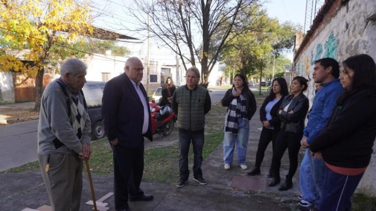 Reunión de trabajo en el centro vecinal Pro Adelanto Mate de Luna de Villa Alem