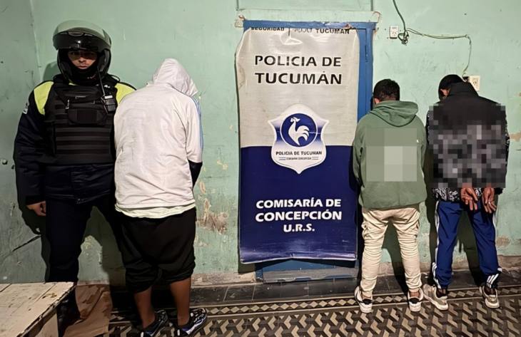 Efectivos policiales durante operativo de seguridad en partido de fútbol en Concepción